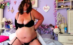 British curvy lady Sami playing with herself