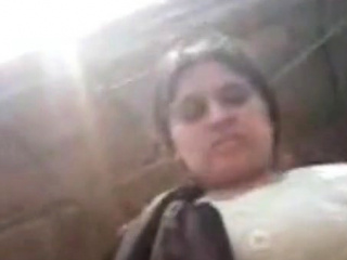 higab aunty fucked while washing