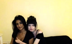 Cam Amateur Lesbian Fisting On Webcam