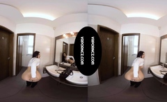 VR - Meeting in bathroom