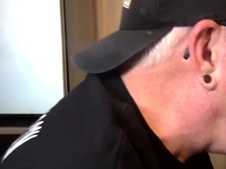 Homemade gloryhole BJ DILF sucks cock