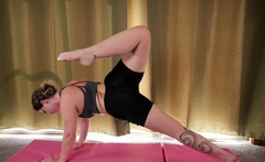 Perfect Natural Body Riley Reign Perform Yoga and Masturbate