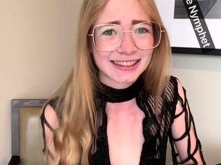 Solo Teen Using Toys Hairbrush and Finger Free Porn